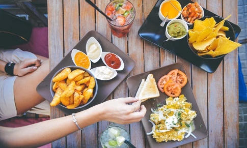 Bulimia: Hacer frente a las Compulsiones Alimentarias con la Ayuda de los AE